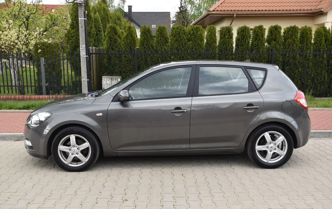 Kia Ceed cena 17900 przebieg: 220000, rok produkcji 2010 z Płock małe 596